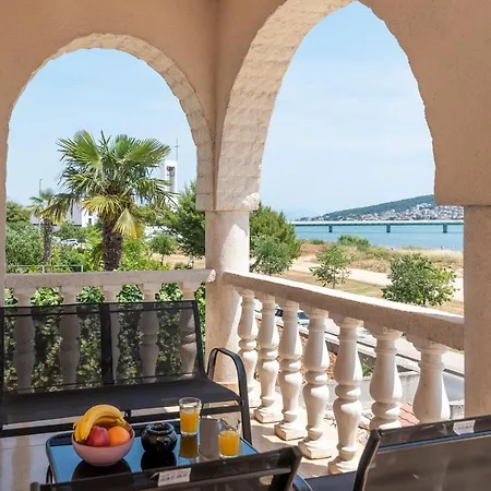 A 1 - Seafront With Balcony 1 Min To شقة
