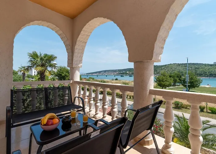 Apartment A1 - Seafront With Balcony 1 Min To Trogir