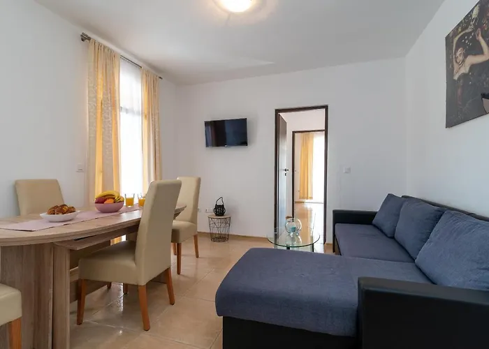 A1 - Seafront With Balcony 1 Min To Apartment Trogir