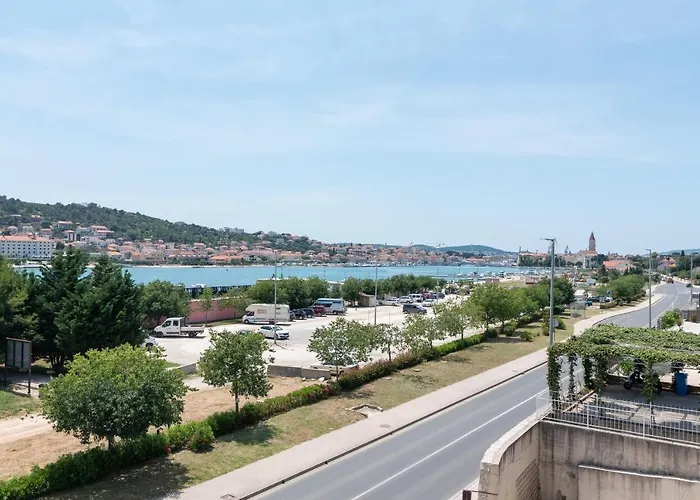 Apartment A1 - Seafront With Balcony 1 Min To *