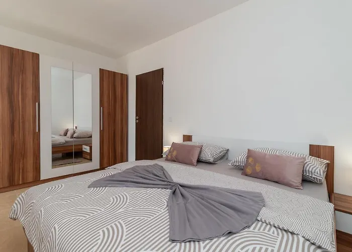 A1 - Seafront With Balcony 1 Min To Apartment *