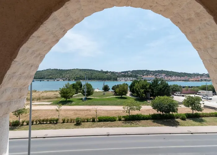Apartment A1 - Seafront With Balcony 1 Min To Trogir