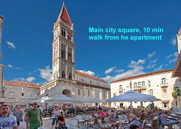 Apartment A1 - Seafront With Balcony 1 Min To Trogir