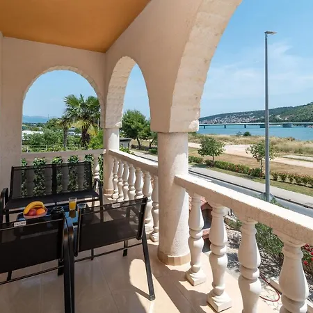 아파트 A1 - Seafront With Balcony 1 Min To