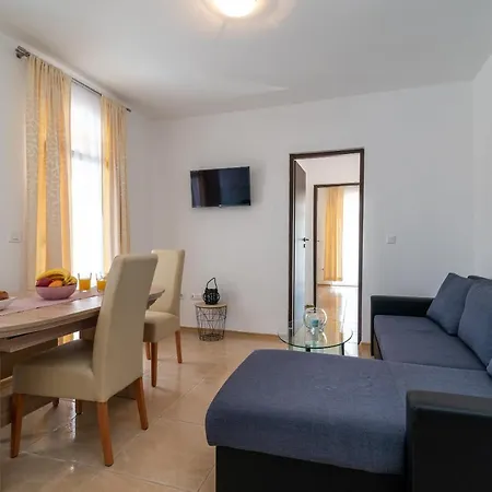 A1 - Seafront With Balcony 1 Min To Appartement Trogir