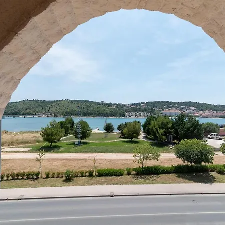 Apartamento A 1 - Seafront With Balcony 1 Min To Trogir