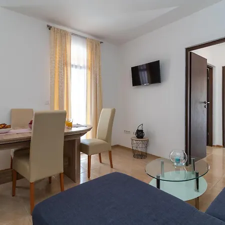 Appartement A1 - Seafront With Balcony 1 Min To Trogir