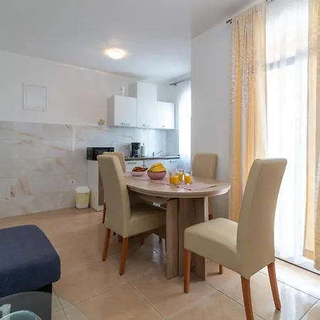 Apartamento A 1 - Seafront With Balcony 1 Min To Trogir