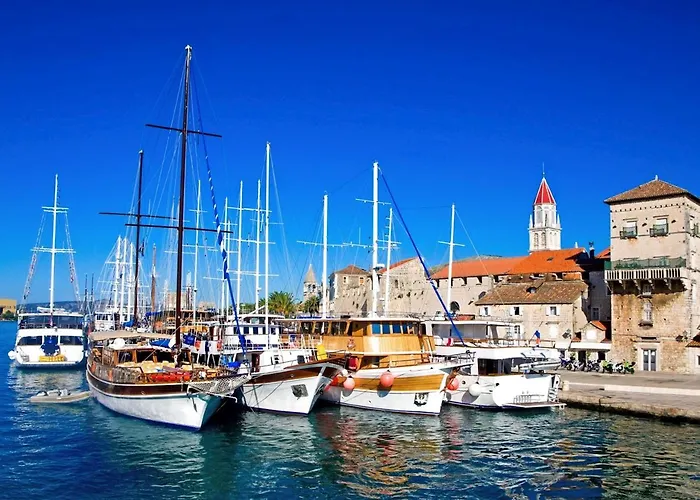 A1 - Seafront With Balcony 1 Min To Lägenhet Trogir