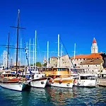 A1 - Seafront With Balcony 1 Min To Apartament Trogir