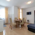 A1 - Seafront With Balcony 1 Min To Apartament *