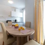 A1 - Seafront With Balcony 1 Min To Apartament *