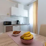A1 - Seafront With Balcony 1 Min To