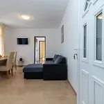 Apartament A1 - Seafront With Balcony 1 Min To