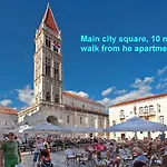 Apartament A1 - Seafront With Balcony 1 Min To Trogir