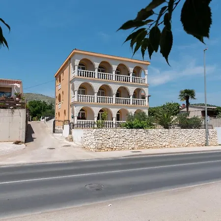 A1 - Seafront With Balcony 1 Min To Apartament