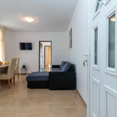 Apartamento A 1 - Seafront With Balcony 1 Min To