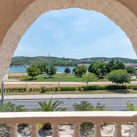 Apartamento A 1 - Seafront With Balcony 1 Min To *