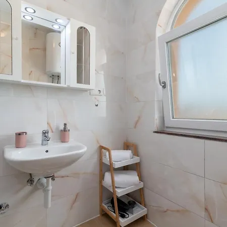 A 1 - Seafront With Balcony 1 Min To * Trogir